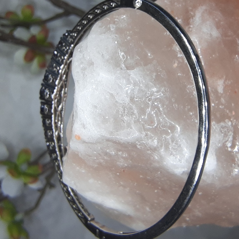 925 Genuine, Untreated Garnet Bangle. - Picture 9 of 11